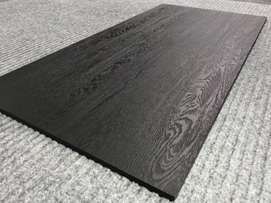 FULL BODY BLACK WOODEN DESIGN